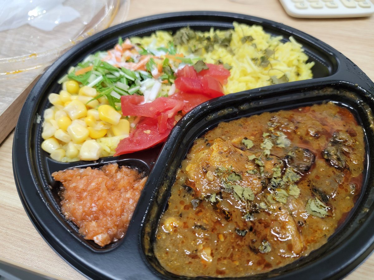 おはようございます！🙋
今日はちょっと涼しい4/23の木曜日ですね！

気がつけばもう木曜日…早いですな🤔
そして今日は雨も降るみたい☔

折り畳みを持っていった方が良いかも🙋🙆

さぁ今日もお仕事頑張ろう！(*つ´･∀･)つ

～この間食べたかレーを添えて～