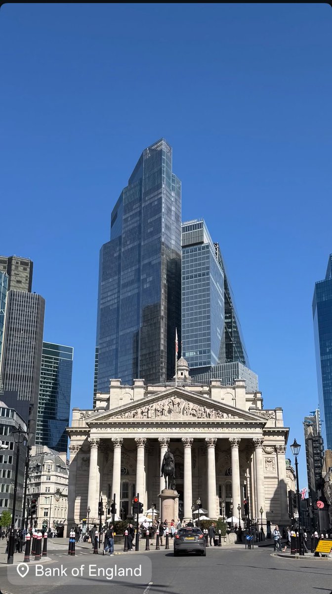 SLΛVΛ MÍŁFØV tweet media