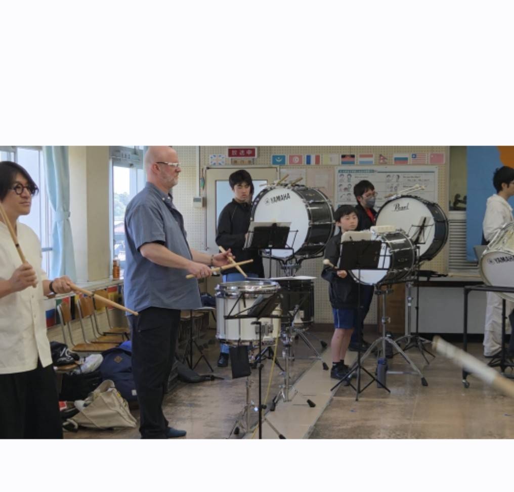 今日も元気にマーチング🎶

26.4.19
バッテリーは野上孟さんとスティーブ・ウリスニーさんによるワークショップにも参加！

基礎から丁寧に教えていだき、最後には3曲もパフォーマンスすることができました👏
貴重な体験をありがとうございました。

✨まだまだ団員募集中です✨