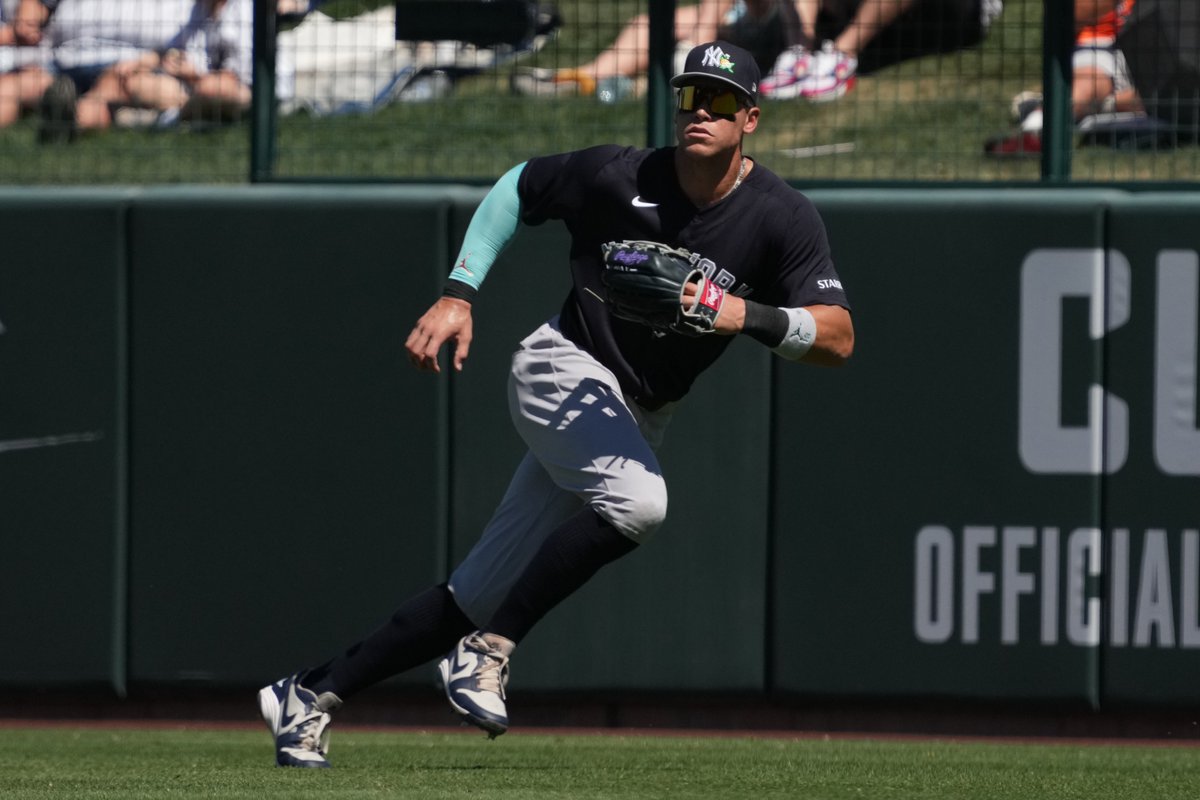 FiresideYankees's tweet image. BREAKING: The Yankees' navy blue batting practice jerseys are now a part of the team's official uniform set, and are approved to wear in regular season games according to Bryan Hoch.

#Yankees