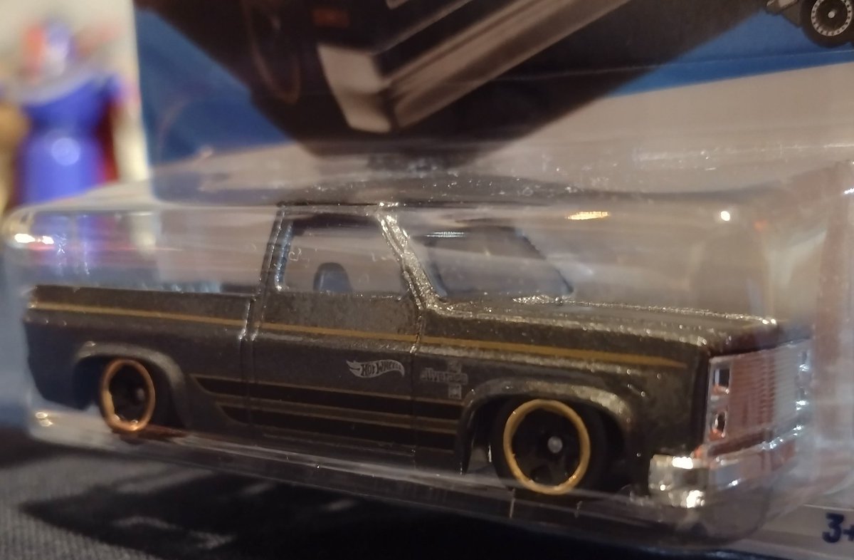 NuggetLong73384's tweet photo. My daughter found me a couple cool hot wheel trucks today Nice🤙 83 Chevy Silverado & 91 GMC Syclone #GMC #Syclone #Silverado https://t.co/6VAozjJYtj