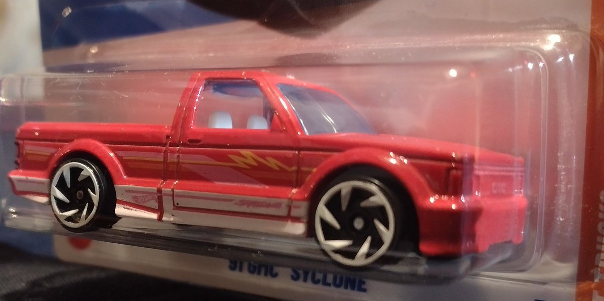 NuggetLong73384's tweet photo. My daughter found me a couple cool hot wheel trucks today Nice🤙 83 Chevy Silverado & 91 GMC Syclone #GMC #Syclone #Silverado https://t.co/6VAozjJYtj