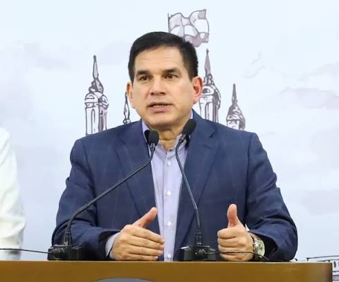 Francis970AM's tweet photo. SENADORES COLORADOS PLANTEARÁN A BARUJA PARA DUPLA DE ALLIANA. Mañana a las 09:30 hs se reunirá la bancada de senadores colorados oficialistas y plantearán la figura del ministro y senador con permiso, Juan Carlos Baruja, para la dupla del presidenciable Pedro Alliana. Seg datos https://t.co/v1Yfm7pQsR
