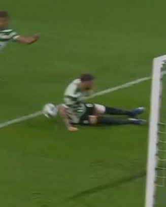 manulsporto's tweet photo. Não morreu? Segue jogo.
Ou estás de verde ou segue jogo https://t.co/unIQnnOcHy