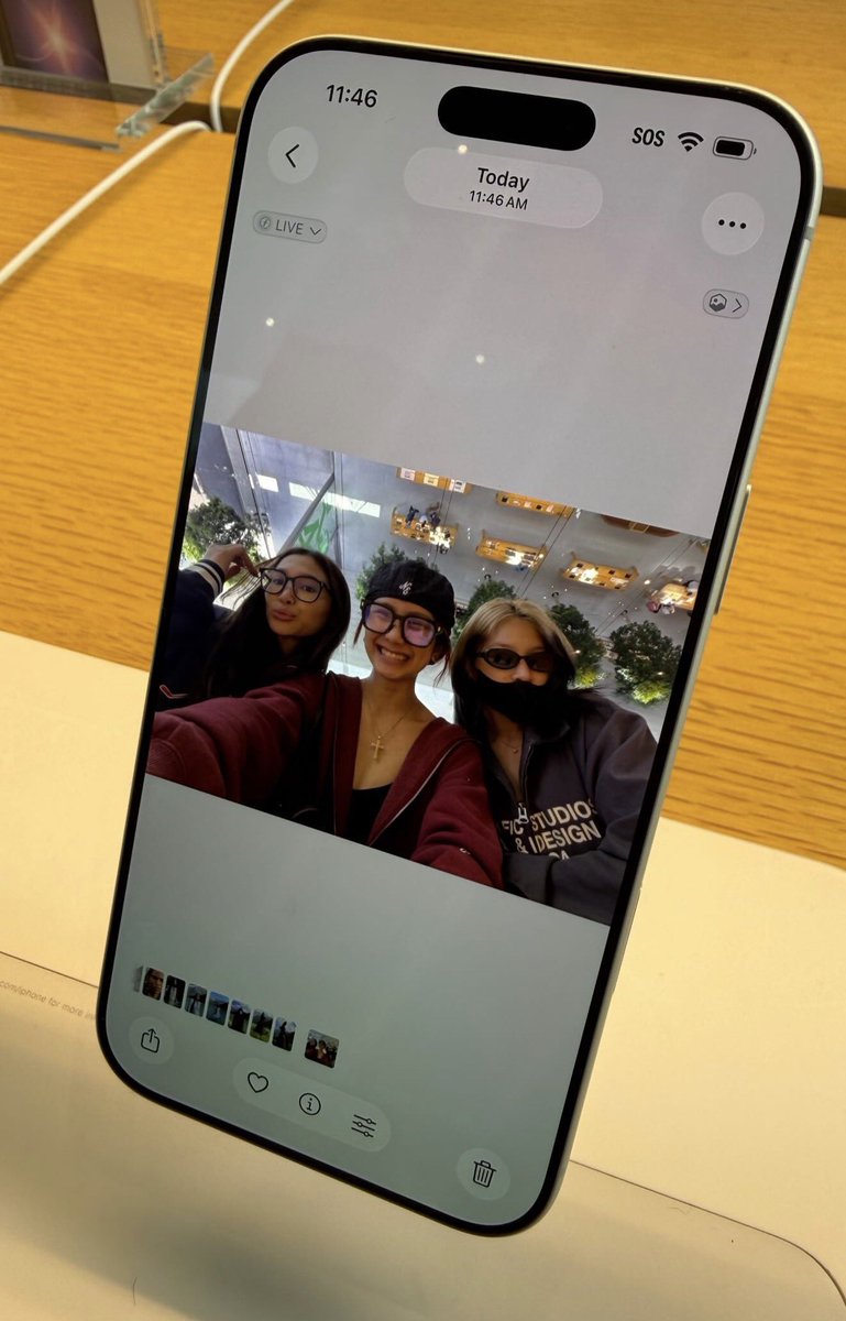 cutie jholetshee nasa apple store, nangangamoy new iphone 17 pro max fully paid ah 😅