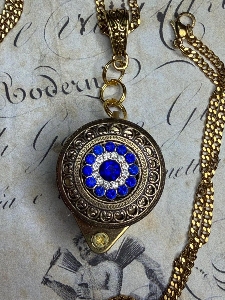 Witschy's tweet image. Loupe necklace, jewelers loupe, magnifying necklace, gold tone loupe necklace on a 30 inch curb chain  
witchywoman.etsy.com/listing/449313… #shop #shopping #shopsmall #onlineshopping #jewelry #SupportSmallBusiness #mothersdaygift #etsyfind #Giftsforher #giftideas #etsyshop #etsyshop