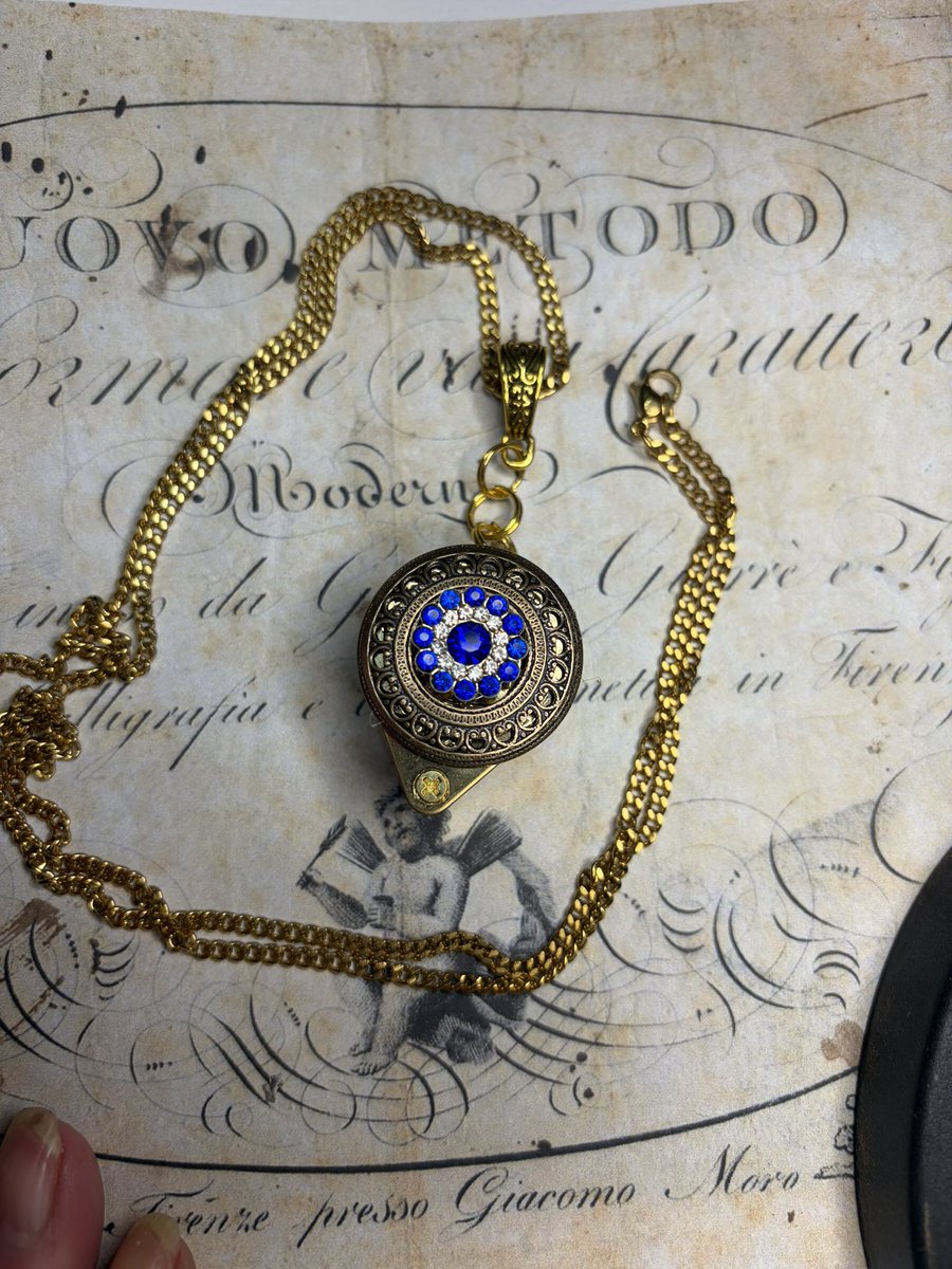 Witschy's tweet image. Loupe necklace, jewelers loupe, magnifying necklace, gold tone loupe necklace on a 30 inch curb chain  
witchywoman.etsy.com/listing/449313… #shop #shopping #shopsmall #onlineshopping #jewelry #SupportSmallBusiness #mothersdaygift #etsyfind #Giftsforher #giftideas #etsyshop #etsyshop
