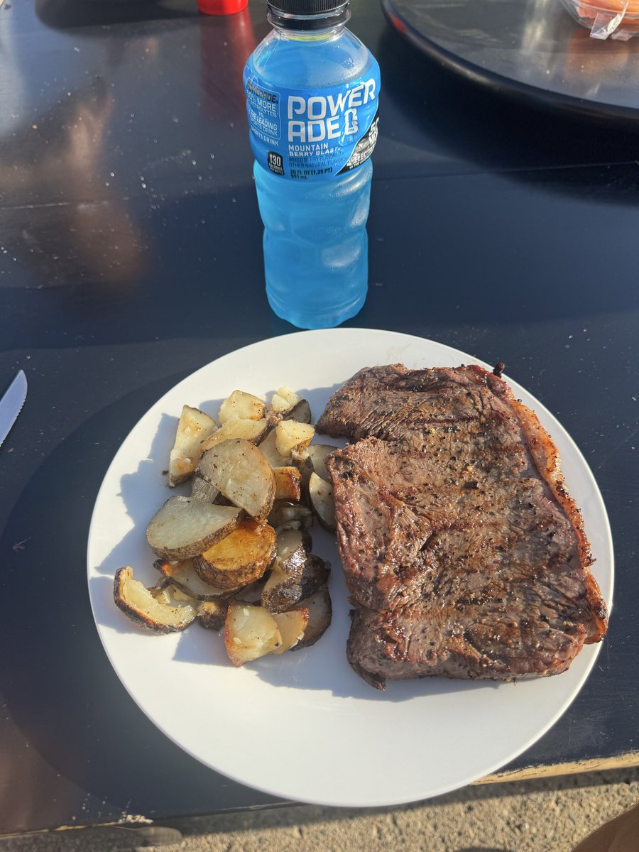 TushPushLover's tweet photo. Steak. Potatoes. Blue Pow #TheEssentials https://t.co/AiAMyYeWJt