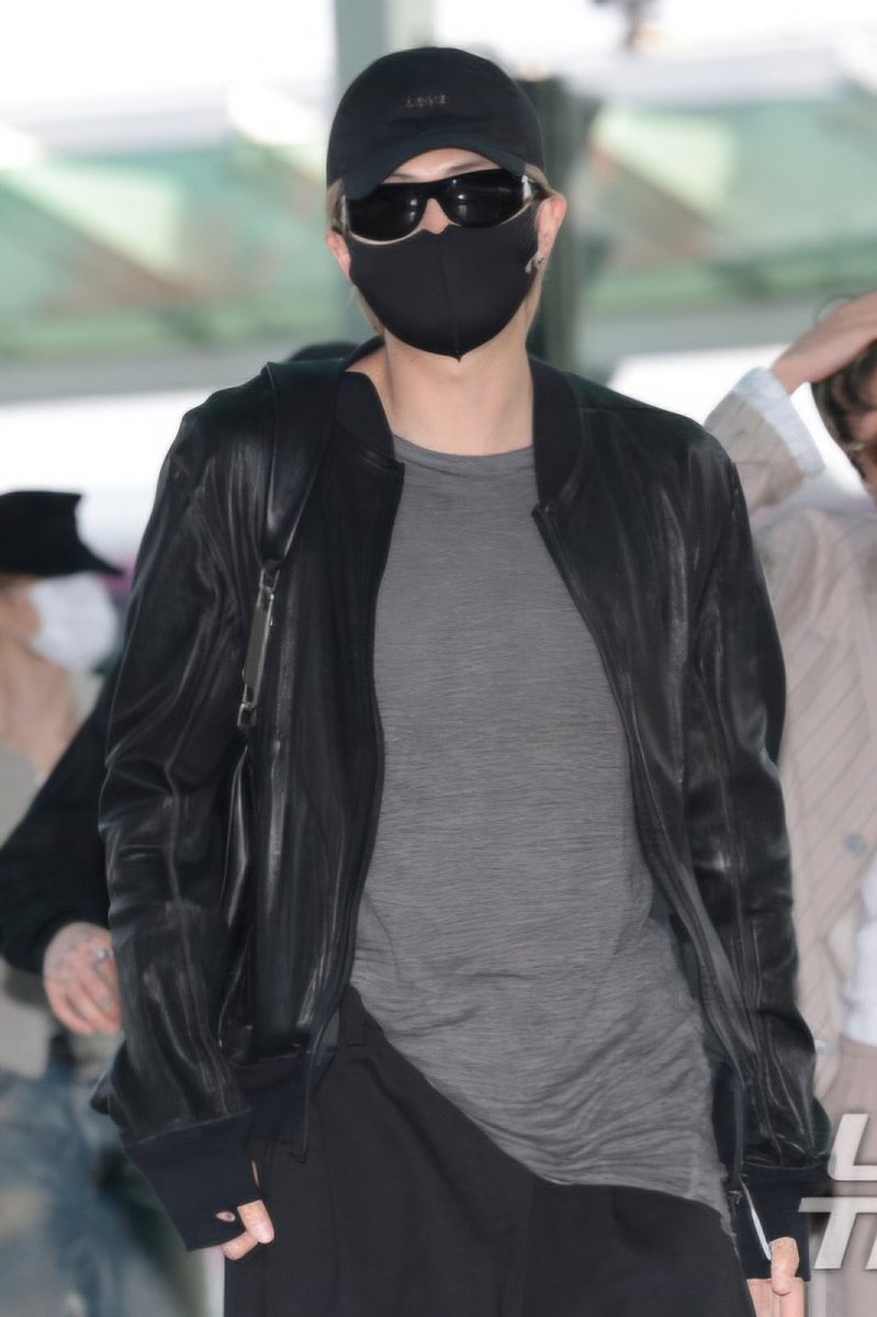 #RM está a caminho dos EUA para realizar os primeiros shows da tour no país!!

HAVE A SAFE FLIGHT NAMJOON 
WE LOVE YOU NAMJOON
HAVE A SAFE FLIGHT BTS