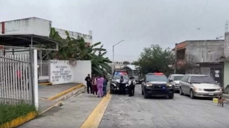 arandatamayo_'s tweet image. #Local Encienden alarmas amenazas de violencia en escuelas de NL 🚨

Una ola de presuntas amenazas de tiro_te_os desató una intensa movilización policiaca en diversos puntos de la entidad este miércoles, manteniendo en vilo a la comunidad educativa.

El primer incidente se