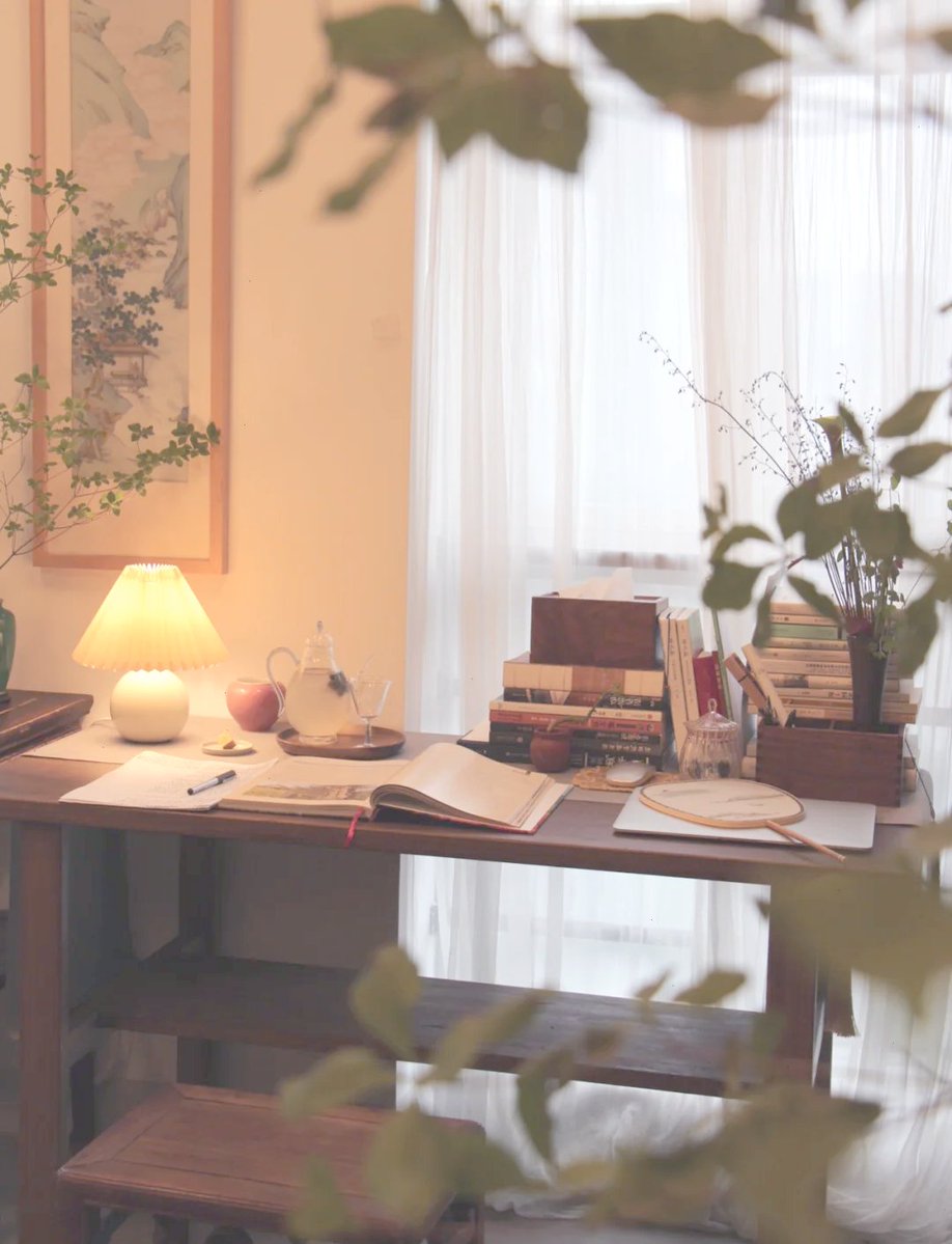 inshaullah01's tweet image. "Level up your workspace with minimalist vibes! Clean desk = clear mind.  #OfficeGoals #DeskSetup"