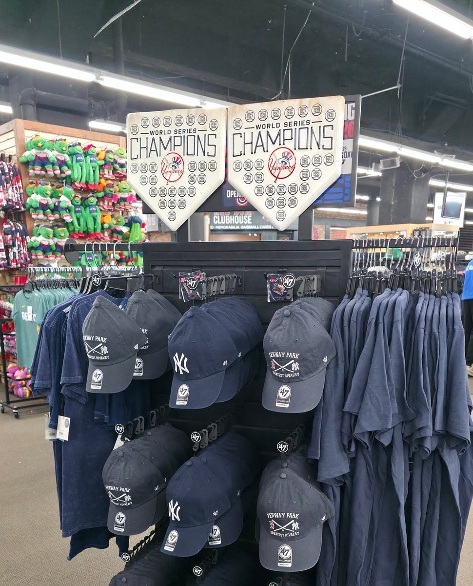 Section10Pod's tweet image. The Sox are losing to the Yankees again but don’t worry. You can get your 27 championships plate at the Red Sox team store now!

(via @gidious89)