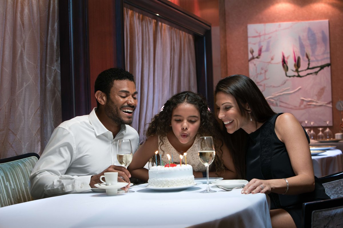 SFortuneH's tweet image. Celebrate your birthday like never before with Royal Caribbean! 🎉 From epic culinary creations to relaxing getaways, every moment is crafted for memories that last a lifetime! ✨ #RoyalCaribbean #BirthdayatSea