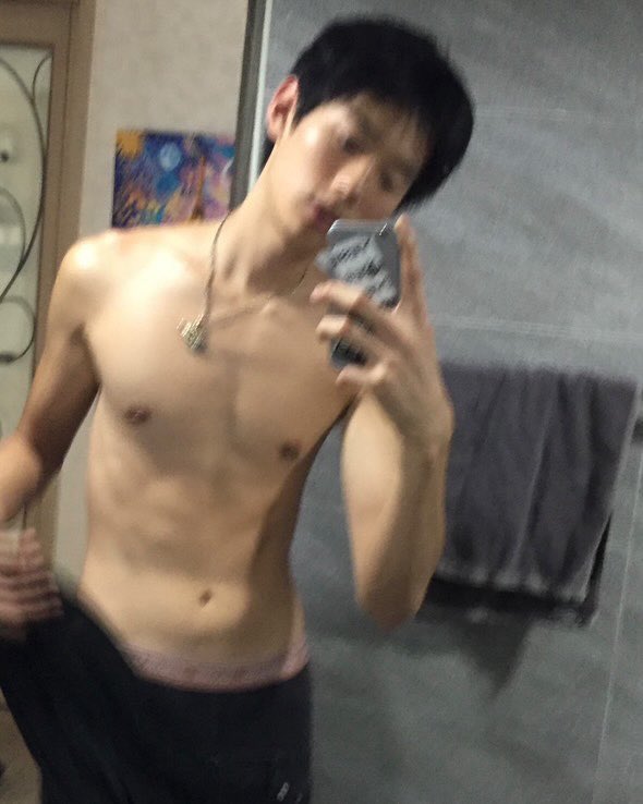 now_im_baldhead's tweet photo. 이사진이나를살게만들엇다.다들나암영믿으새요 https://t.co/jKWauleADs