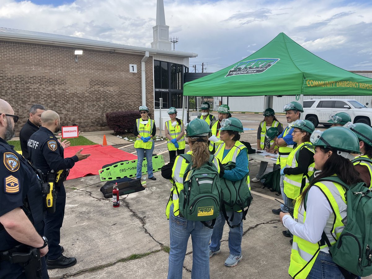 HCSO_NPD's tweet photo. Great to see the community stepping up with the Community Emergency Response Team(CERT) in the @HarrisCoPct2 area. @HCSOTexas members stopped by to show support—CERT plays a vital role when disasters like hurricanes impact our region. #CommunityImpact https://t.co/YkkqlIEgeb