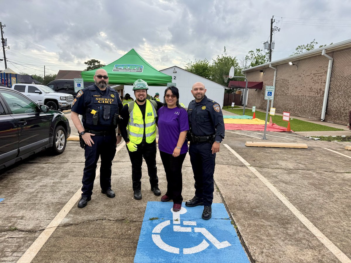 HCSO_NPD's tweet photo. Great to see the community stepping up with the Community Emergency Response Team(CERT) in the @HarrisCoPct2 area. @HCSOTexas members stopped by to show support—CERT plays a vital role when disasters like hurricanes impact our region. #CommunityImpact https://t.co/YkkqlIEgeb