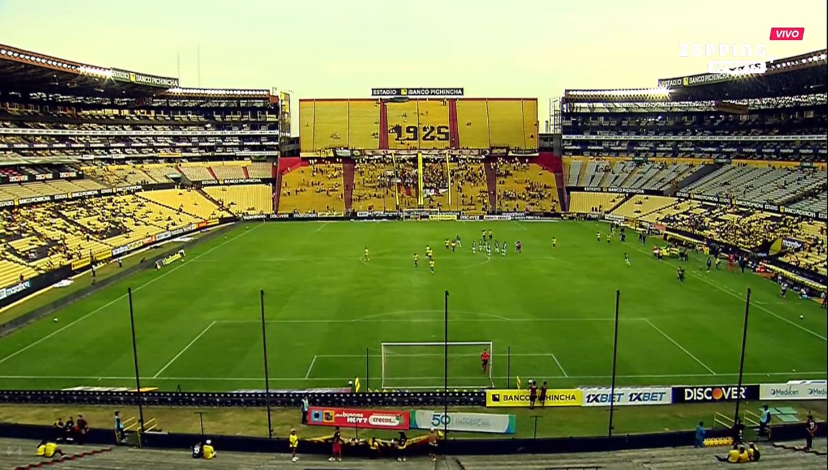Panorama del estadio Monumental de Guayaquil para el #BarcelonaSC ante #MushucRuna con los equipos en la cancha. Poco público en el 🏟️⚽️