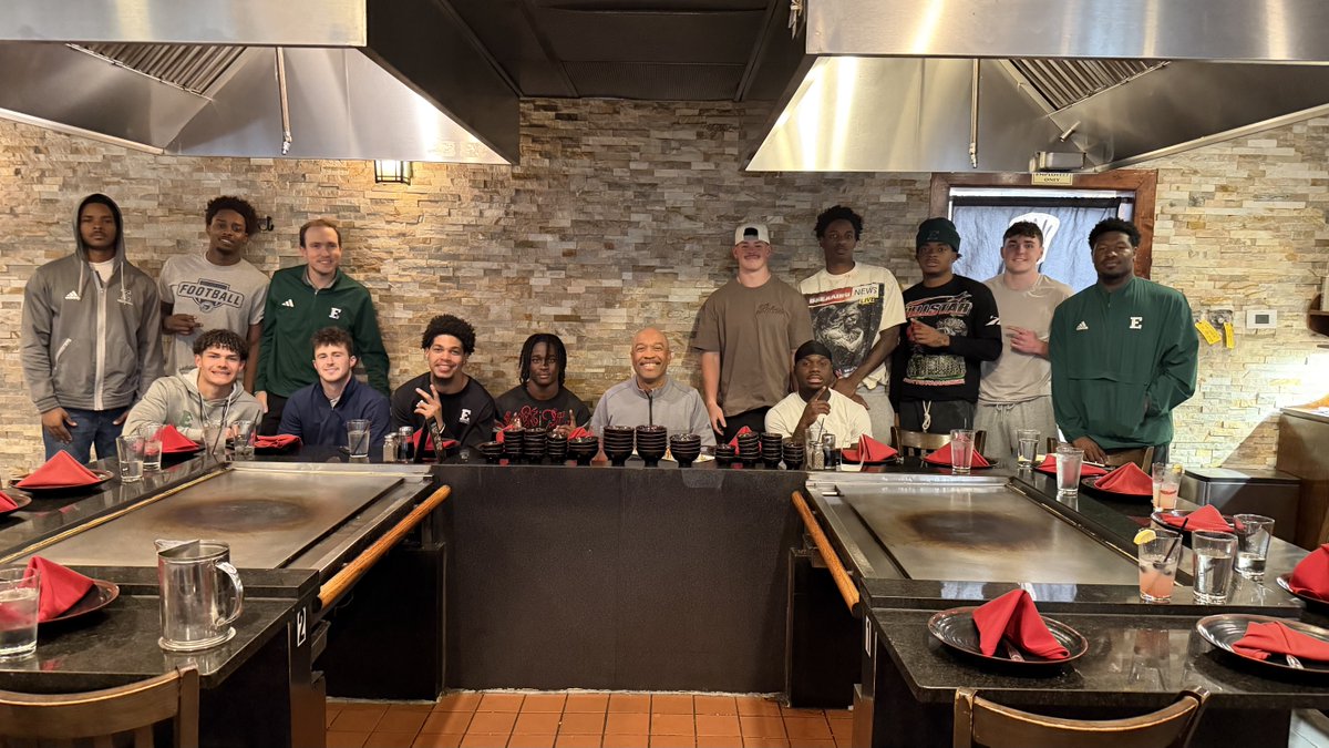 ErikCampbell's tweet image. Love breaking bread with my boys. WRs for LIFE. 🏈 #GoEagles! 🦅