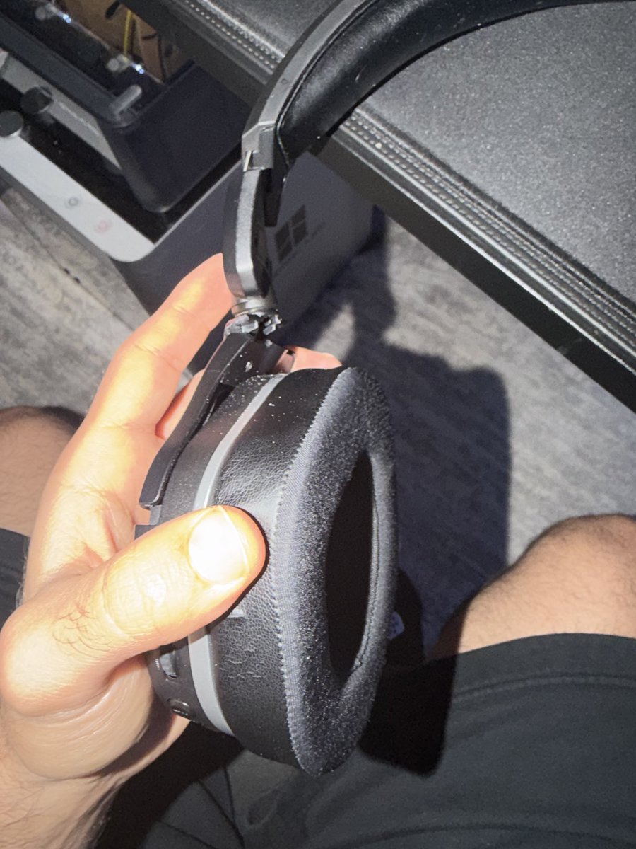 K1LLEROO tweet media