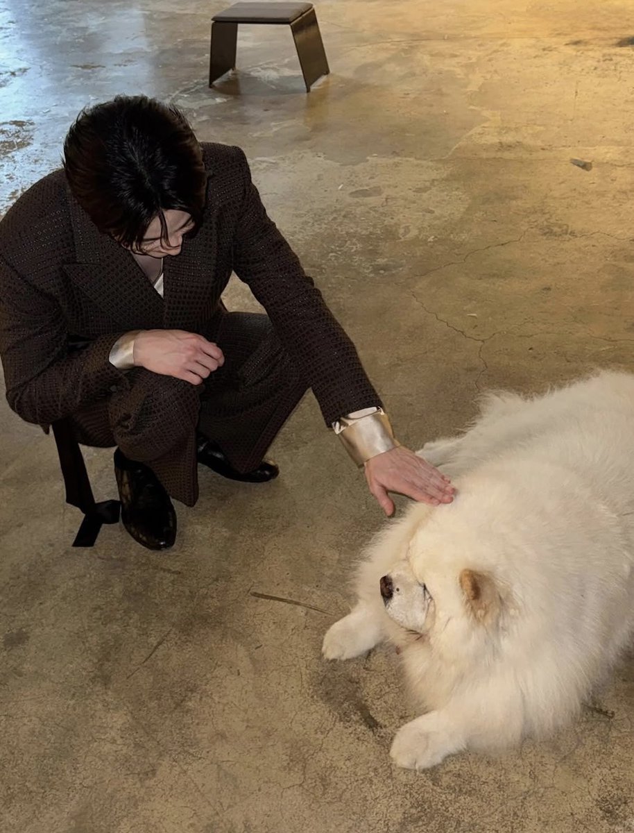 こんなに幼いのにしっかり演技してて
すごいな〜🤭みんなに大人気のワンちゃんは撮影中の癒しだったんだろうね🐶

#21世紀の大君夫人
#21세기대군부인