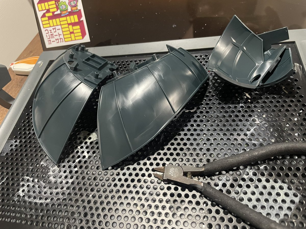 マクロスの影で放置されてたキットを作っております✋
恒例のお手軽仕上げの予定で、MGなので、組んでからつや消し予定✨
さぁなんのキットでしょう🤣
 #ガンプラ好きと繋がりたい