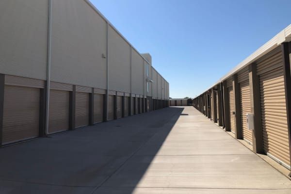 Clutter doesn't have to stay!  Free up valuable space in your home and garage by storing seasonal items in one of our storage units. They'll be safe &amp; sound until you need them again. Come and reserve your unit today! smartselfstorage.com/self-storage/c…