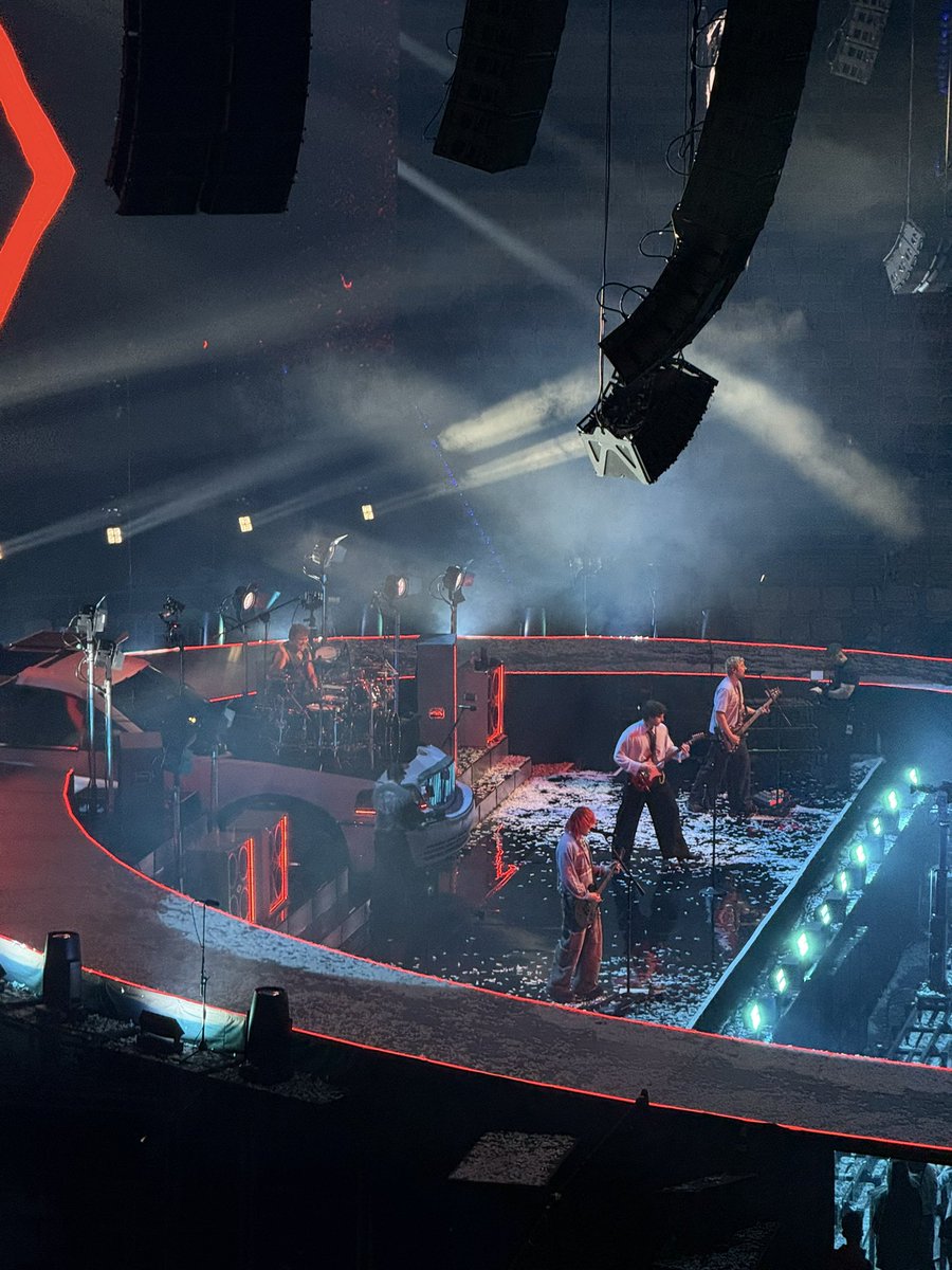 outerspacesky's tweet photo. Było cudownie😭 #5sosłodz https://t.co/EzuLmCWpd1
