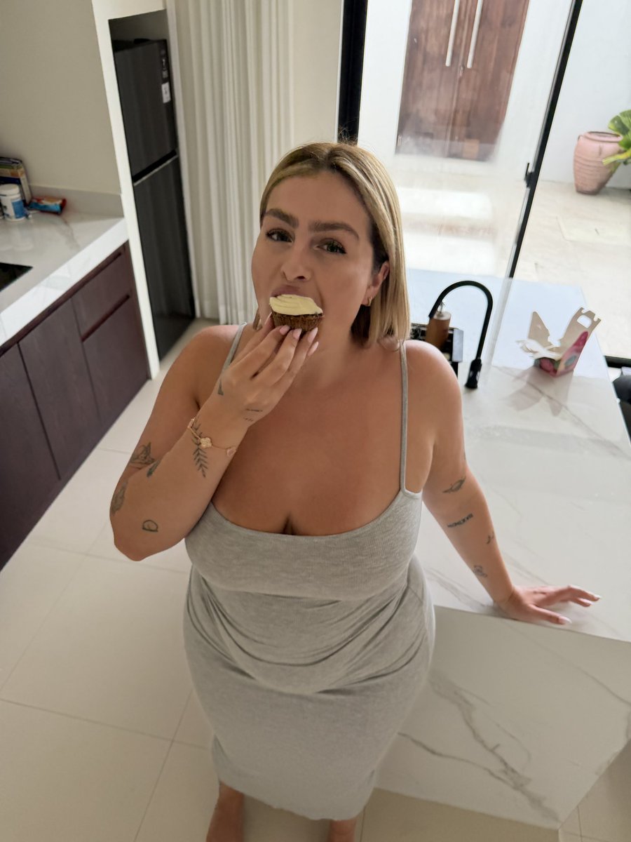 Big white mommy 🤍 tweet media