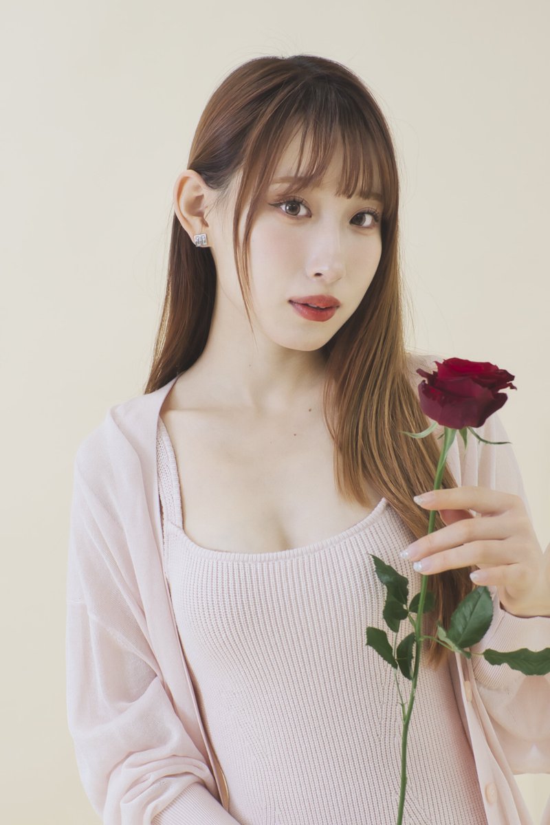お花屋さんにバラがいっぱいあるなとおもっバラの最盛期だ！

model LUOさん
＠kirakira8023