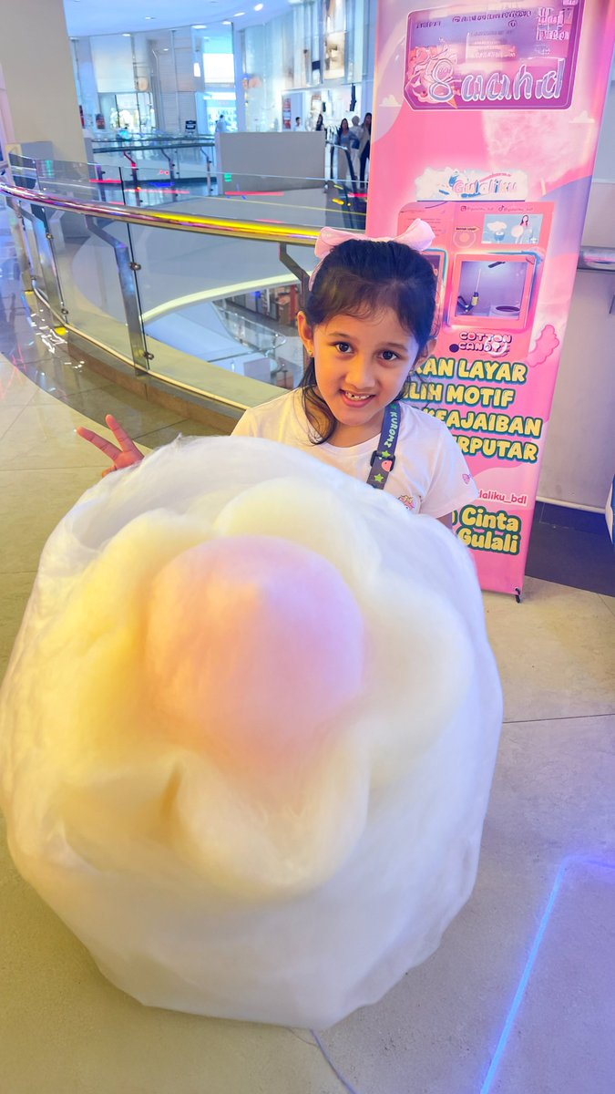 kenziemanan's tweet image. 20251114 Manisnya nggak cuma di rasa, tapi juga di momennya 🍭✨ Nikmati cotton candy warna-warni yang bikin hari makin ceria di Lampung City Mall 💕 #CottonCandy #LampungCityMall #JajananManis #SweetMoment #KulinerLampung