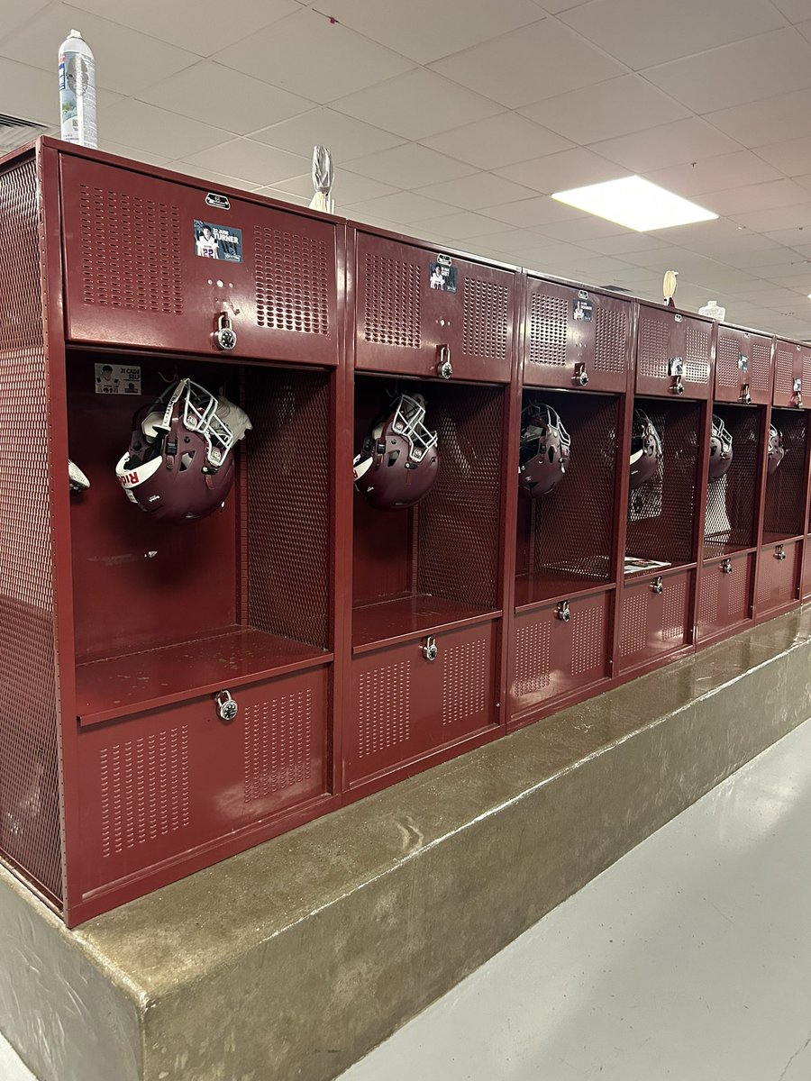 coachofpdc's tweet image. Helmets back in Lockers mean one thing - Spring Football is right around the corner! Excited to see the 2026 Team take the Field! #STP #Benton💪🏼 @BentonTDClub
