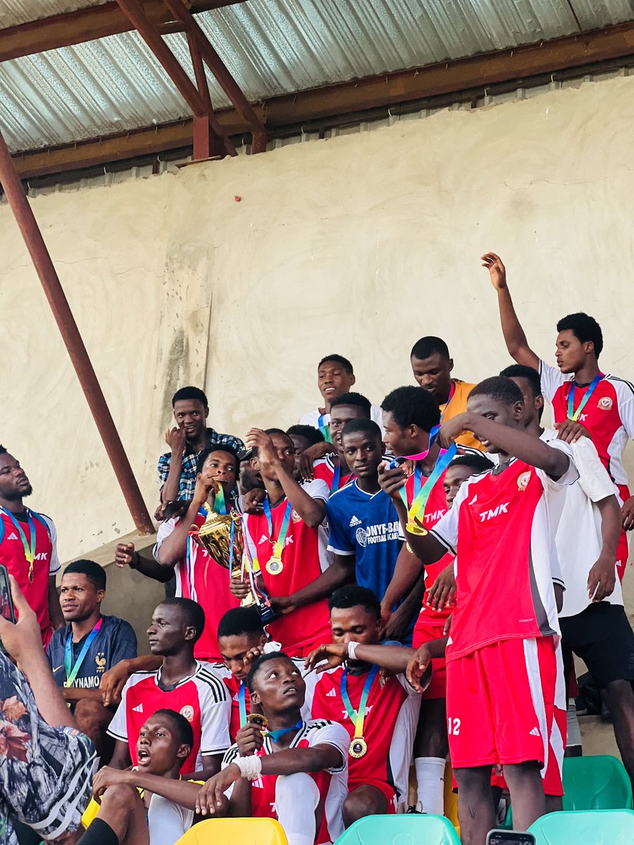 oousports_'s tweet photo. OOU FLA 26’ MALE CHAMPIONS

FACULTY OF EDUCATION MALE TEAM (ESAN) 

First time FLA Winners👏✨
FUEL THE PASSION, Headknows Led Administration💯

📸:@Ade_silverboy 
📍: @OOUFLA01 https://t.co/vSYGvdKKOE
