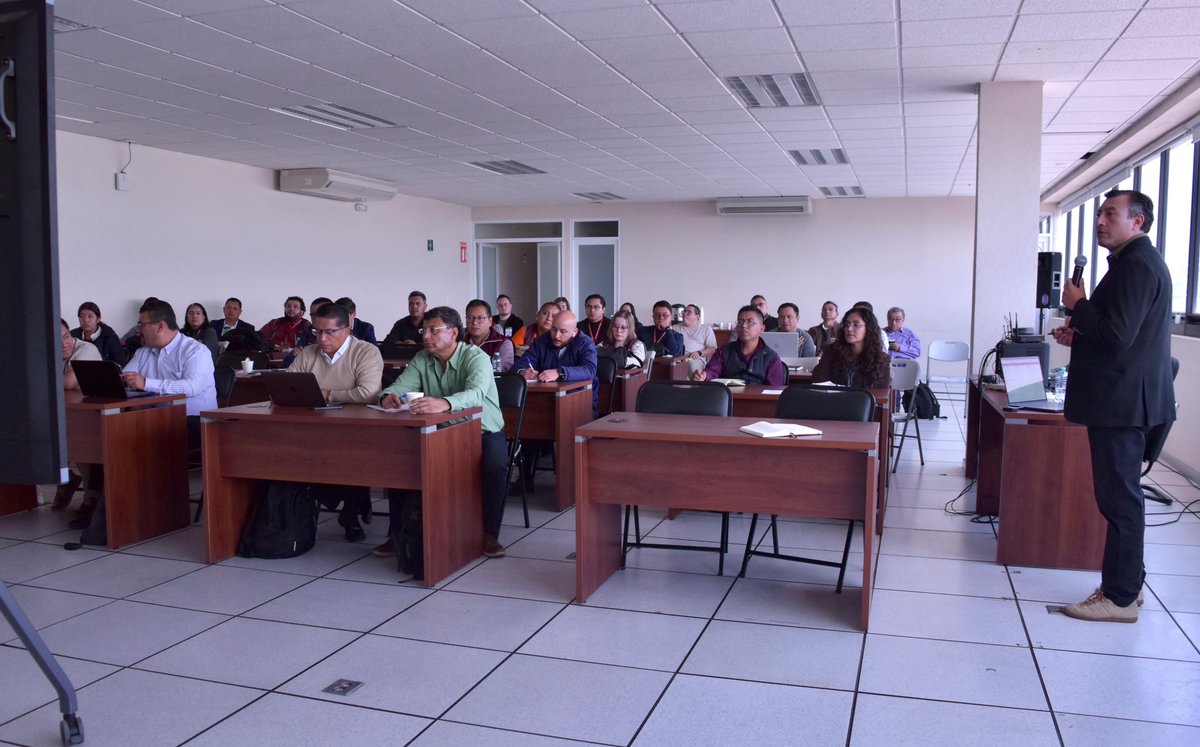 ContraloriaGEM's tweet image. #ElPoderDeServir

La Coordinación de #EstrategiaDigital, a través de la Dirección de #TecnologíasDeLaInformación y Comunicaciones, impartió capacitación sobre el uso del #SISERWEB al personal de la @SEMOV_Edomex  y del #sitramytem, fortaleciendo sus capacidades operativas.