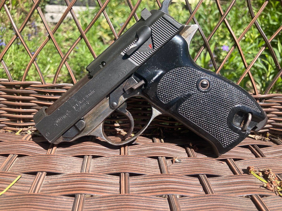 ♂utbreak HD and din♂ crisis tweet media