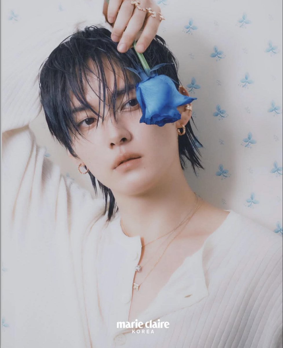 Leeknow con el cabello largo es mi nueva necesidad, por favor dejenle este look y NO LE MUEVAN