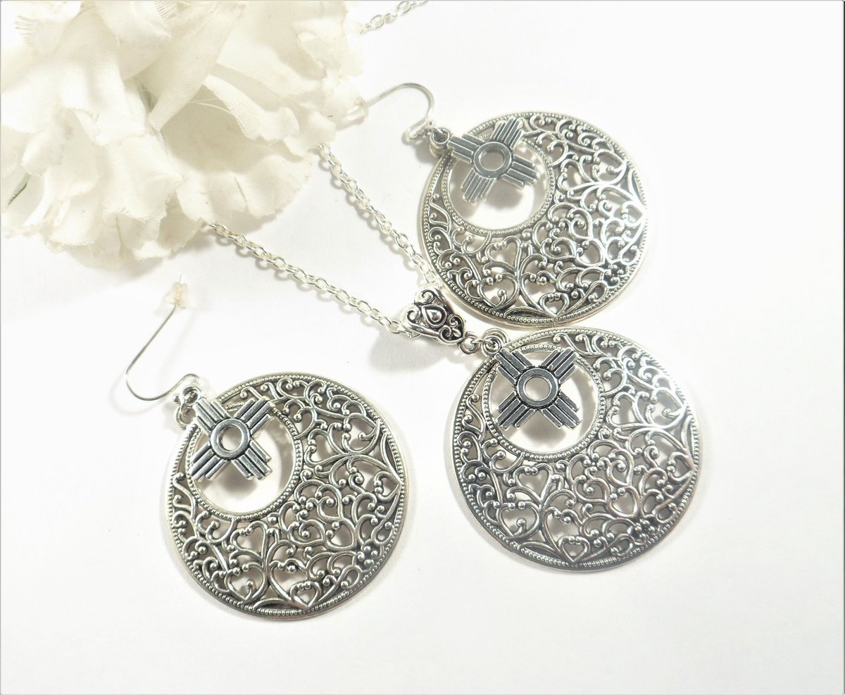 valroseshowers's tweet image. Silver Zia Jewelry Set: Southwestern Earrings and Necklace tuppu.net/8ad00c88 #EtsySeller #EtsyShop #NewMexico #SantaFe #SilverZiaEarrings