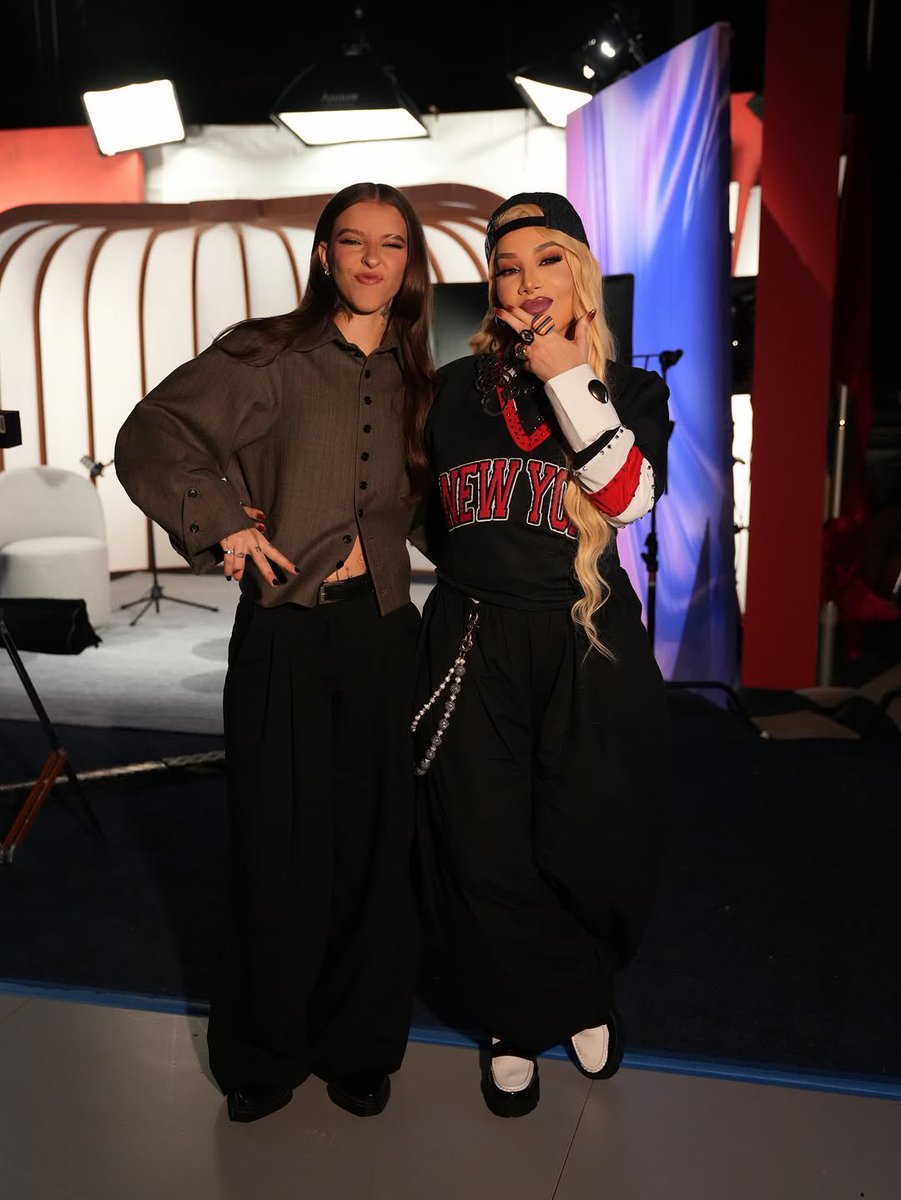 📸| Fotos de Young Miko junto a Ivy Queen en los ensayos para los premios Billboard, se llevarán a cabo el día de mañana, jueves 23 de abril.