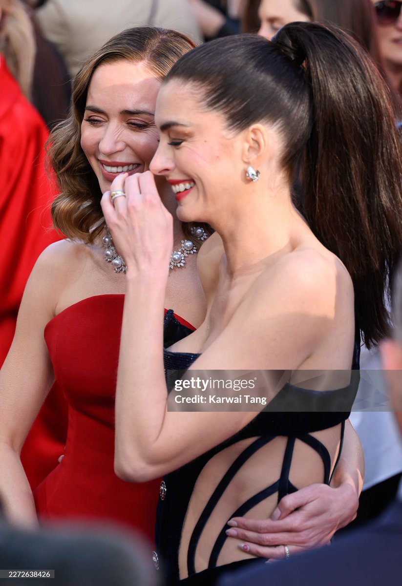 lesbian_fleabag tweet picture