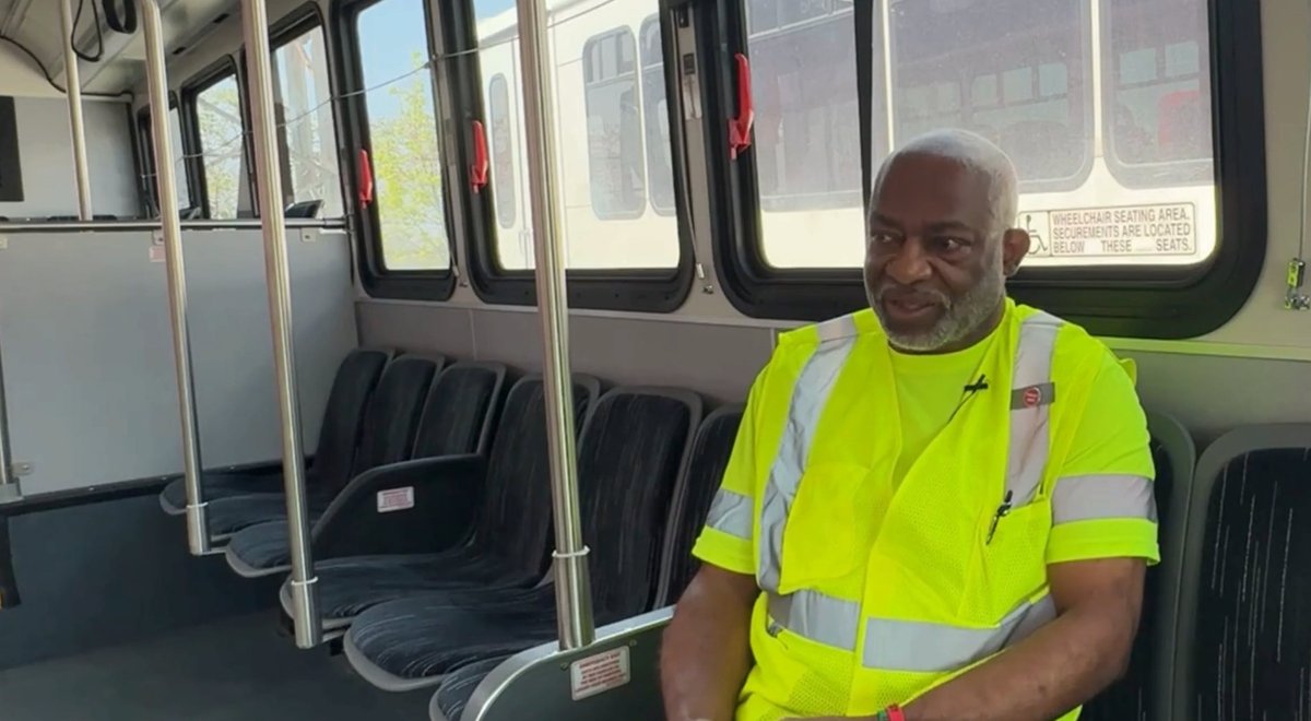 WeDriveU's tweet photo. #EarthDay video shoot learning about hybrid electric buses WeDriveU operates for Northwestern. 

We interviewed 30-year industry veteran Mark Stubblefield (Safety Mgr) who tells us they're a joy to drive and offer a safer, quieter, more sustainable future for communities.

More https://t.co/Tf7T0jMxm2