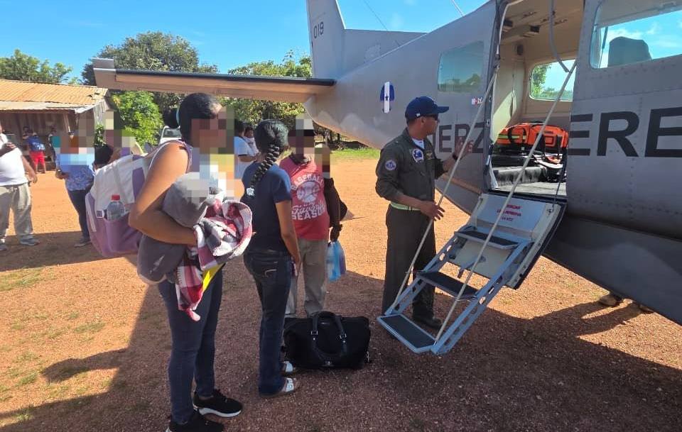 NMoskitiahn's tweet image. #PUERTOLEMPIRA  En el marco del programa Alas para la Salud, las #FFAA, a través de la Fuerza Aérea Hondureña, realizaron una evacuación aeromédica #MEDEVAC de dos pacientes con diagnóstico reservado, trasladándolos desde Puerto Lempira, departamento de GaD.s, hasta Tegucigalpa.
