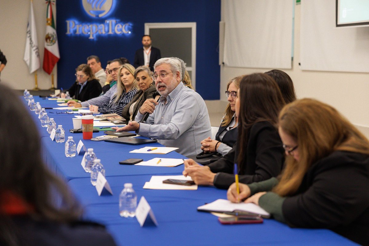 Presenta Educación NL a Colegios nueva Ley

Autoridades educativas presentaron a representantes de escuelas particulares incorporadas a la Secretaría de Educación las disposiciones establecidas en la Nueva Ley de Educación del Estado de Nuevo León

panoramadenuevoleon.com/presenta-educa…