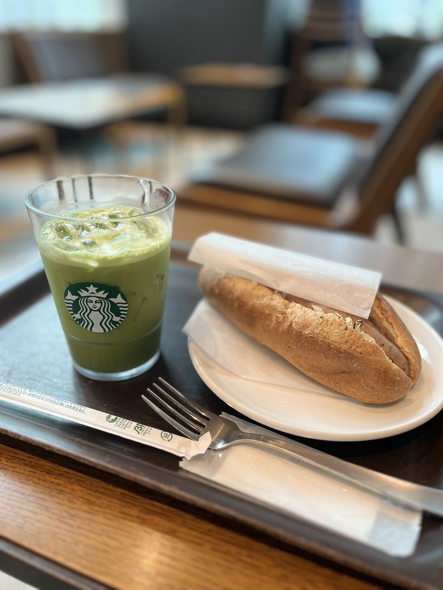 fuuta_fx_trader's tweet photo. 皆さん、おはようございます😊
この膠着状��から抜けるのはいつ？
もう少し値動きが欲しい。。。
そんな時はスタバでのんびり読書
焦らず資金を減らさない。
冷静さで資金を守る。 https://t.co/gcVDQ3sVk8
