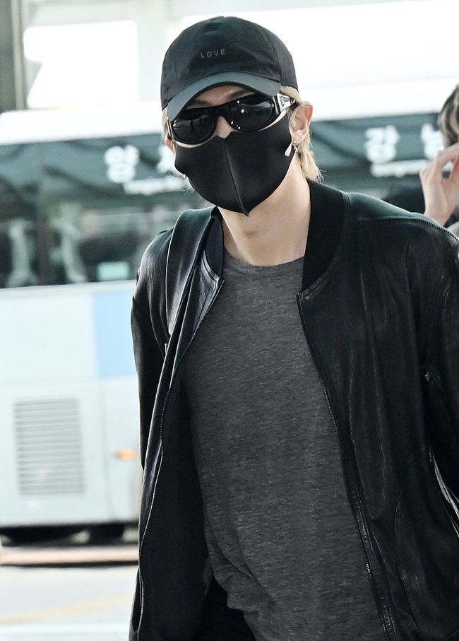 BackTheSoul's tweet photo. 📸 | Fotos do #BTS no aeroporto de Incheon a caminho do USA | 260422

HAVE A SAFE FLIGHT BTS 💜✈️
HAVE A SAFE FLIGHT BTS 💜✈️ https://t.co/KkvN4qYLf9
