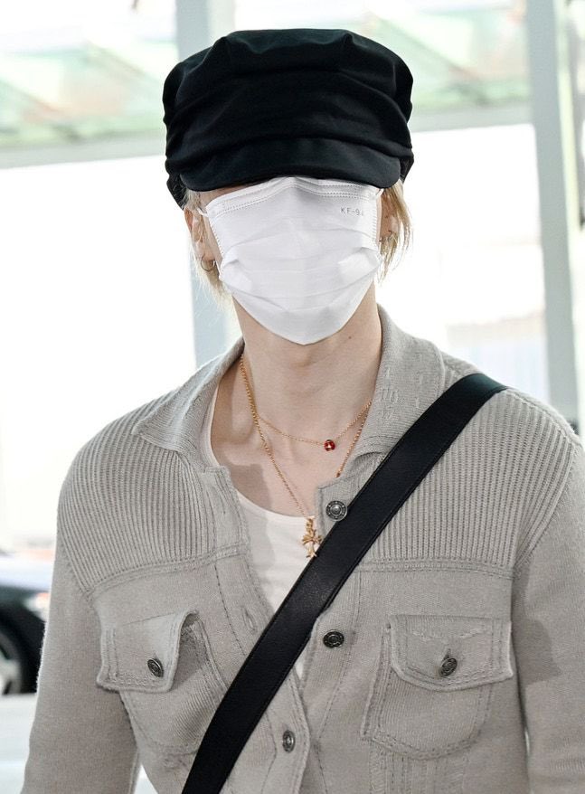 BackTheSoul's tweet photo. 📸 | Fotos do #BTS no aeroporto de Incheon a caminho do USA | 260422

HAVE A SAFE FLIGHT BTS 💜✈️
HAVE A SAFE FLIGHT BTS 💜✈️ https://t.co/KkvN4qYLf9