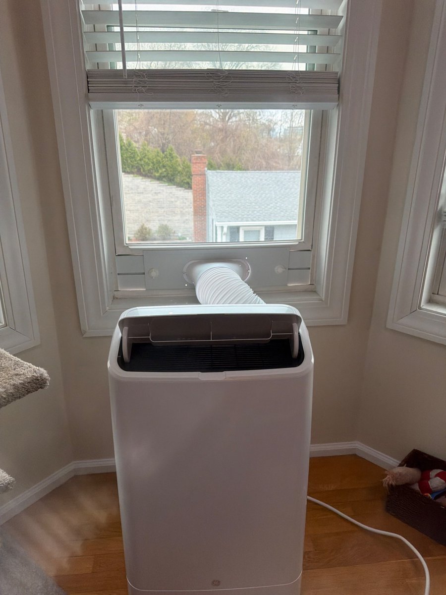 MrHomeGuy's tweet photo. Charlestown - Boston - #windowac install. Stay cool in @CharlestwnPatch https://t.co/nOtd7lp24E