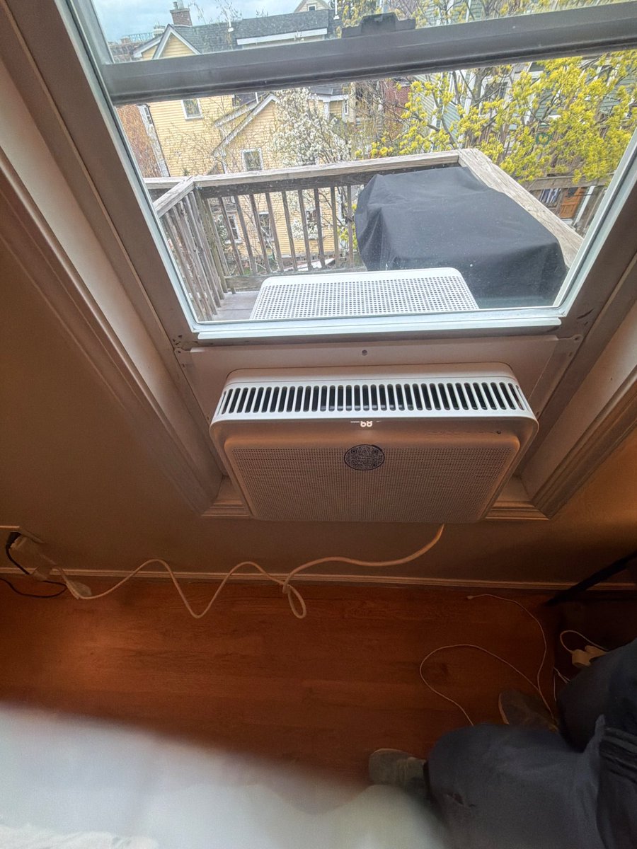 MrHomeGuy's tweet photo. Charlestown - Boston - #windowac install. Stay cool in @CharlestwnPatch https://t.co/nOtd7lp24E