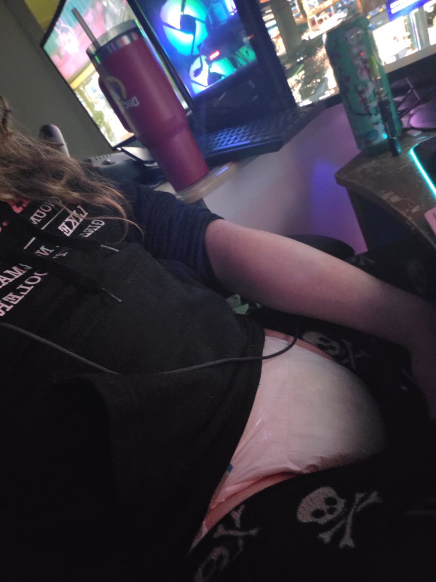 transfreak22's tweet image. I couldn't keep it dry all day 😭 
#transgender #transgirl #diaper #diapergirl #omorashi #wetting