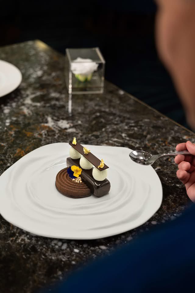 Travel_Therese's tweet image. Cue the lights ✨ Legend of the Seas invites you into a decadent night of sultry jazz, daring cocktails, gourmet bites, and glamorous sights at Hollywoodland Supper Club 🥂

#TravelwithTherese #adventure #vacation #Travel