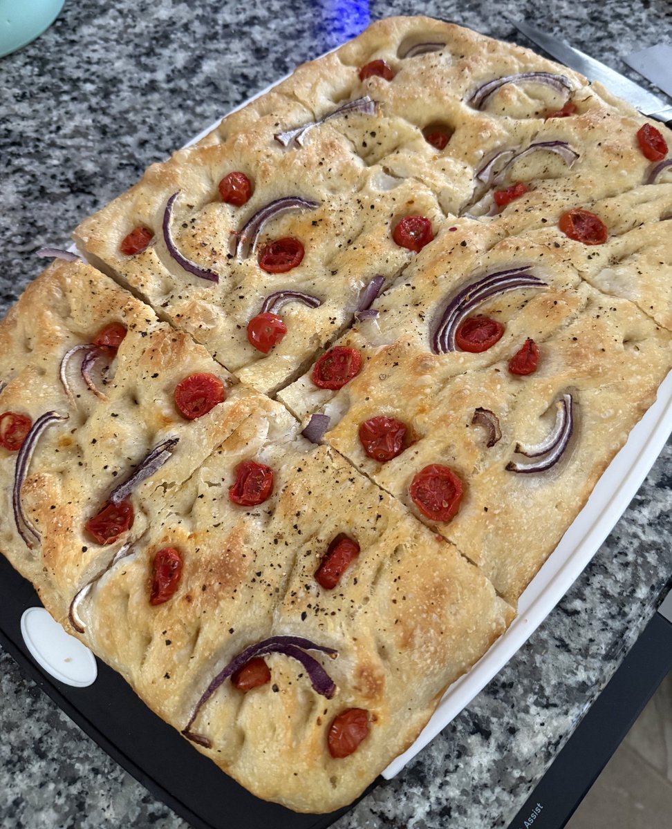 itsSIGNAL's tweet photo. I love making focaccia https://t.co/JzjJ92IPxt