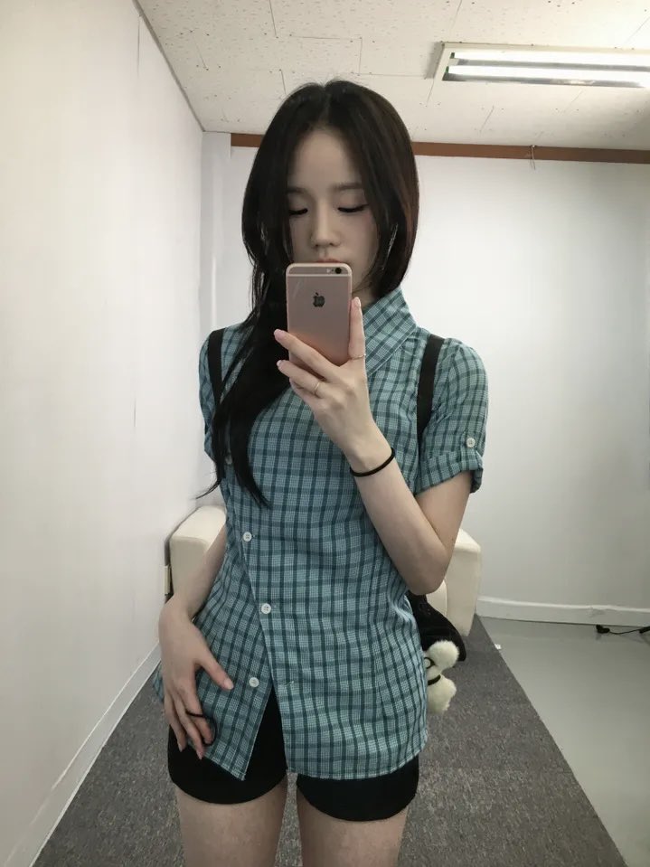 onmyoww's tweet photo. 여름옷 ㅍㅍㅅㅍ(폭풍쇼핑) 중 . . .🕺
요런 어두운 민트색 상의 부담스럽지 않게 핀터깔 내줘서 넘 좋은 것 같다 https://t.co/zxrp7YZjRl